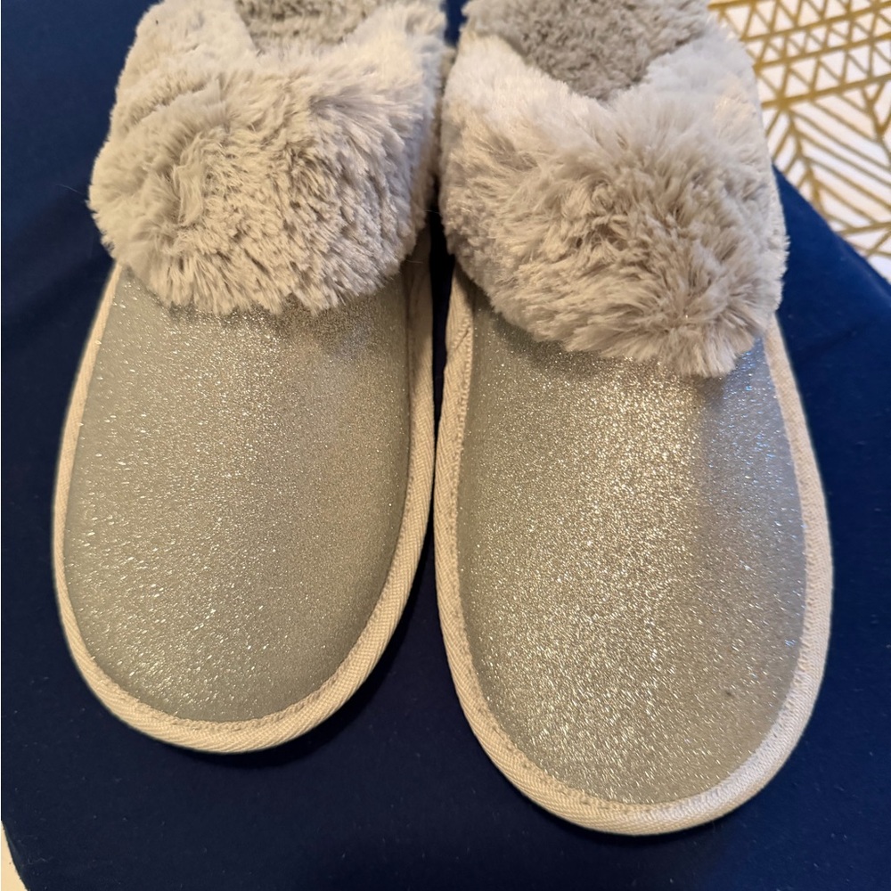 NWOT‼️ Muk Luks angled sparkle scuff slipper